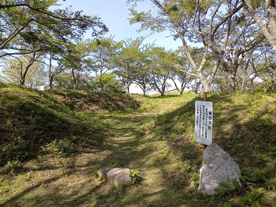 小川城　砦の力石・主郭