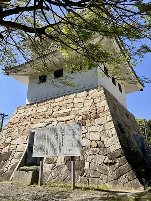 大草城（天守と案内板）