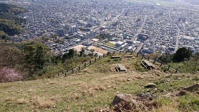 鳥取城跡の山頂の本丸からの出丸跡