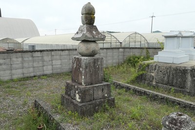 由佐城主・由佐秀盛の墓所