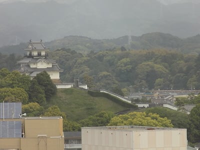 （南側から見た）天守