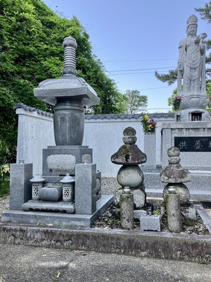 曽根城（華渓寺、稲葉一鉄と母の墓）