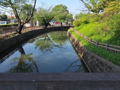 主郭部を囲む水堀