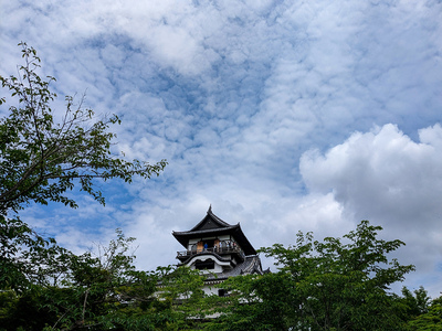 青空の犬山城