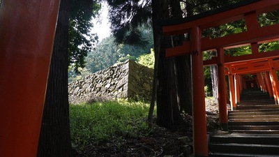 有子山城への道