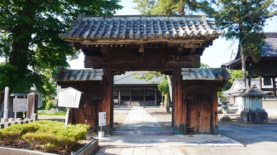 正覚寺に移築された表門