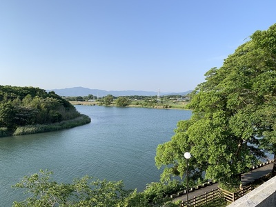 本丸から見た天然の要害豊川