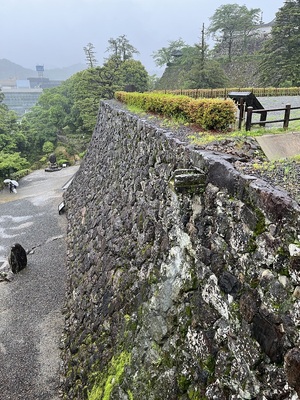 雨天時の三ノ丸石垣石樋