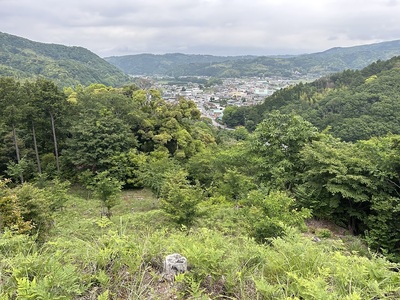 腰曲輪から見る大見郷の眺め