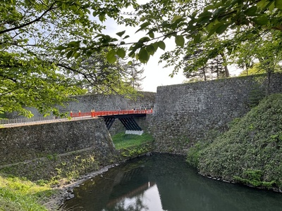 本丸東側高石垣と廊下橋