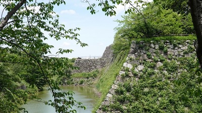 中仕切門跡からの石垣、天守台