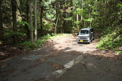 林道終点の駐車場