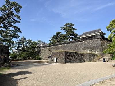 二の丸上段石垣と大手門跡