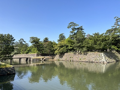 脇虎口ノ門跡と北総門橋