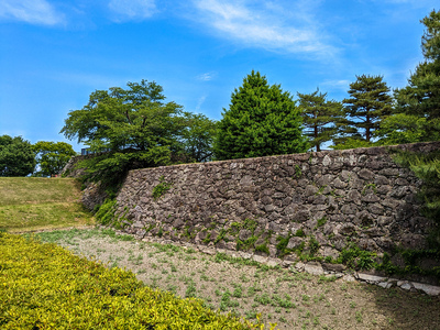 青空の松代城　石垣