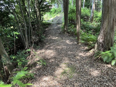 本郭から東の郭へ続く土橋