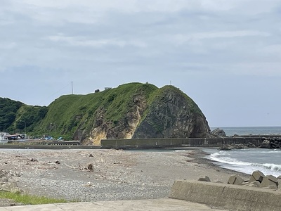 遠方より比石館を望む