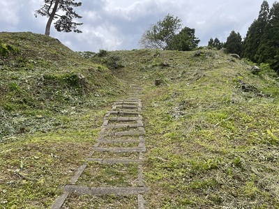 登城口より大手門が見えるまでの道中