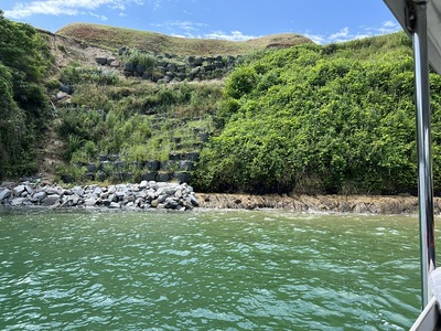 能島の岩礁ピット