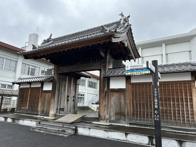 陣屋門