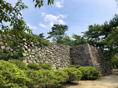 敵見櫓の石垣
