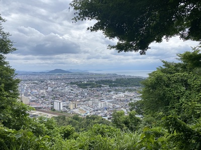 本丸跡より彦根城を望む