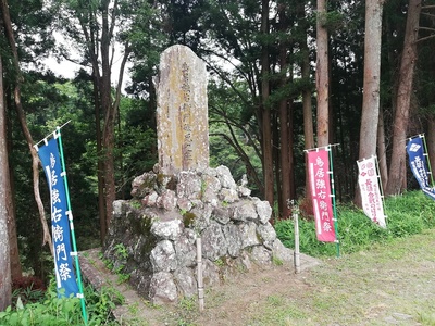 鳥居強右衛門磔死之跡碑