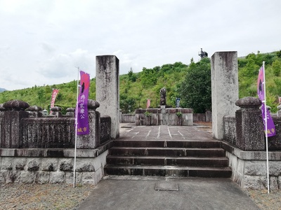 鳥居強右衛門の墓(新昌寺)