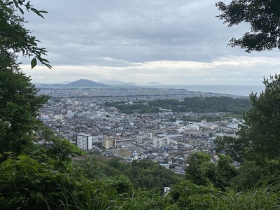 本丸跡から彦根城を望む