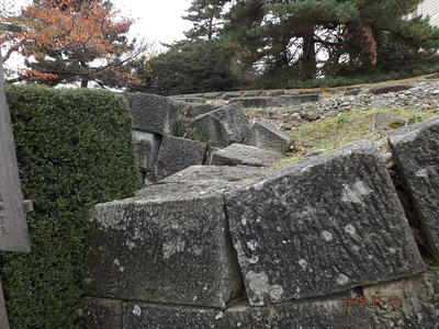 福井城・福井地震で崩壊した石垣