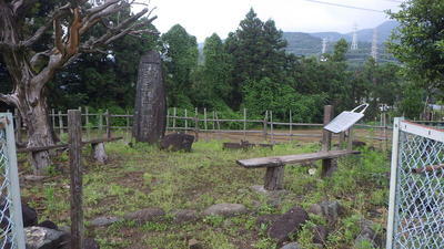 波多野城　城址碑と説明版