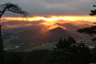 八上城から望む日の出