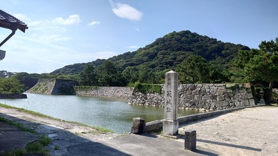 天守跡と指月山