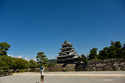 快晴の朝の松本城