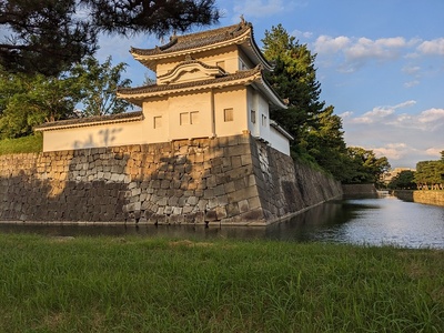 夕陽があたる西南隅櫓