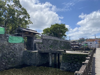 横町口蹴出門