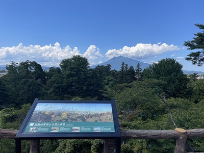 本丸未申櫓跡から岩木山