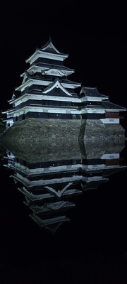 松本城(内堀から)