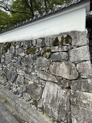 西教寺の穴太石垣