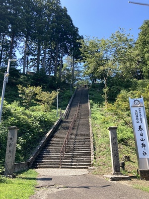 春日山神社下駐車場から、神社への階段