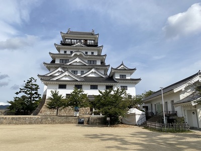 福山城天守（広場正面より）