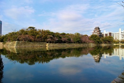 天守（北東側）と内堀