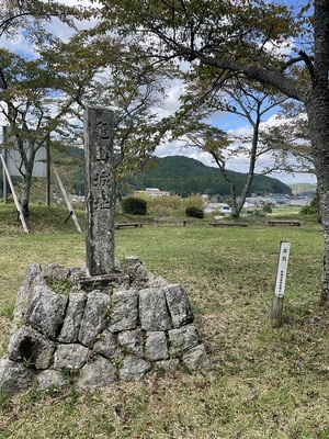 本丸跡石碑