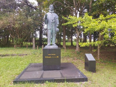 伊東マンシヨ銅像