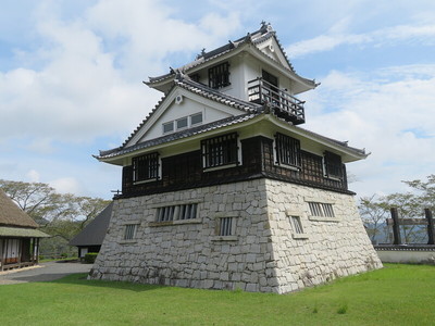 周匝茶臼山城天守