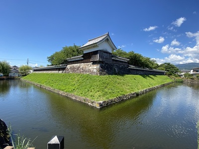 隅櫓と水堀