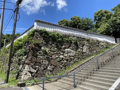 鳥羽城家老屋敷と石垣