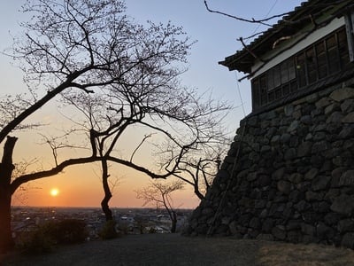 夕暮れの天守