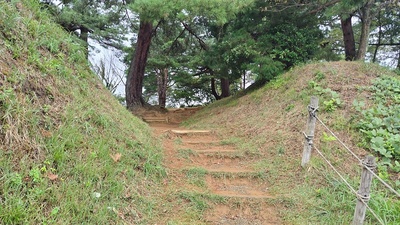 天守台、主郭への登り口