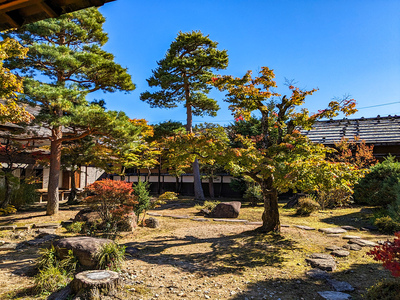 秋の高山陣屋　庭園